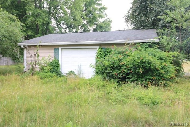 6048 N Lapeer Rd, Fostoria, MI 48435 - view of garage