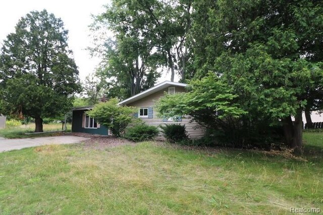 6048 N Lapeer Rd, Fostoria, MI 48435 - view of yard