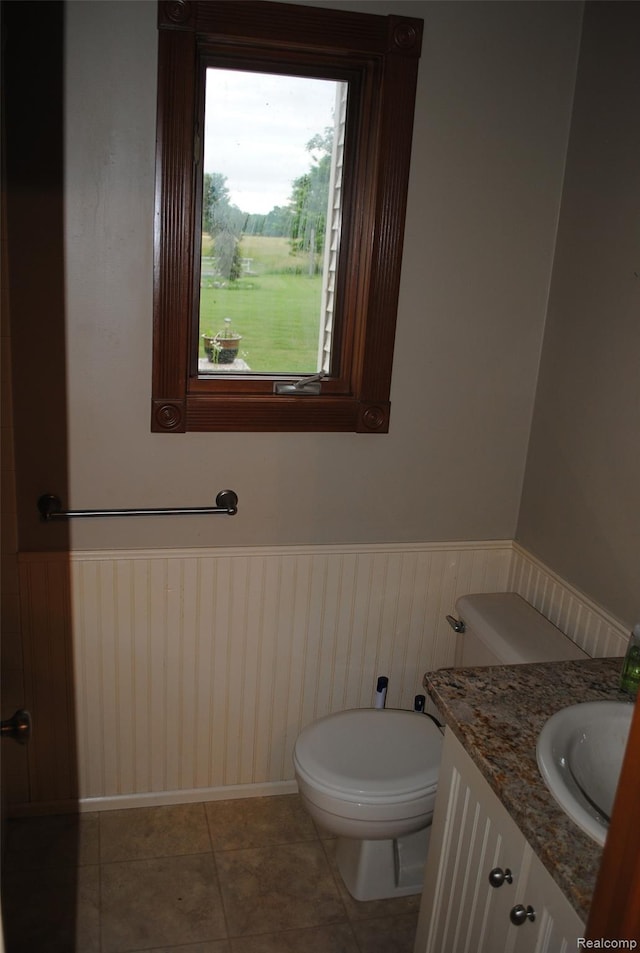 4785 Mayer Rd, China, MI 48054 - half bathroom featuring wainscoting and vanity