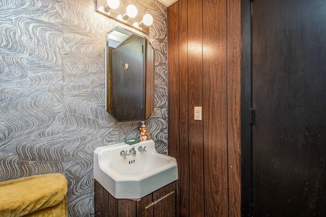 2736 Cascade Rd SE, Grand Rapids, MI 49506 - half bath featuring vanity