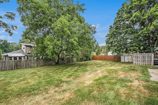 2736 Cascade Rd SE, Grand Rapids, MI 49506 - fenced backyard with a shed