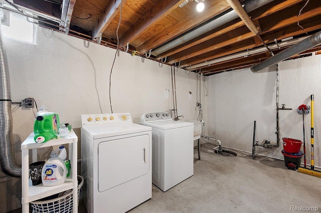 16322 Canterbury Ct, Macomb, MI 48044 - washroom featuring independent washer and dryer