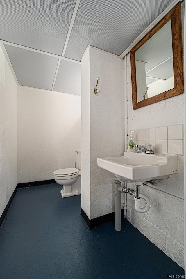 20874 Woodmont St, Harper Woods, MI 48225 - bathroom with toilet and baseboards