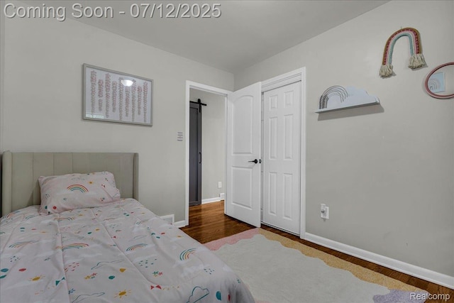 19425 Butternut Ln, Southfield, MI 48076 - bedroom featuring wood finished floors and a closet