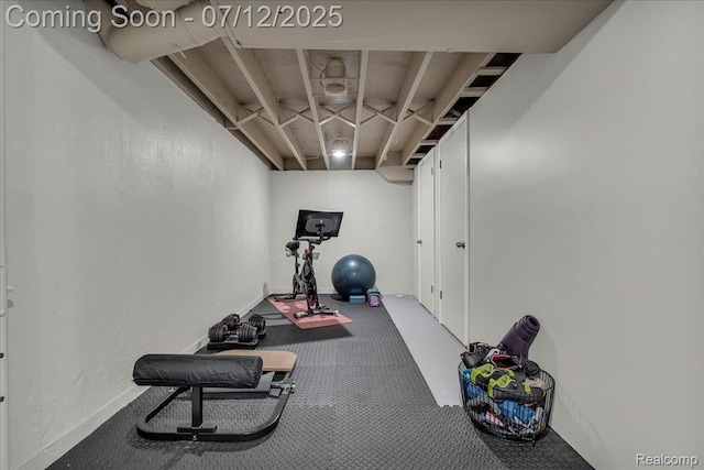 19425 Butternut Ln, Southfield, MI 48076 - exercise area featuring carpet flooring and a textured wall