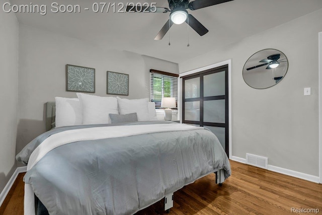 19425 Butternut Ln, Southfield, MI 48076 - bedroom with wood finished floors and a ceiling fan
