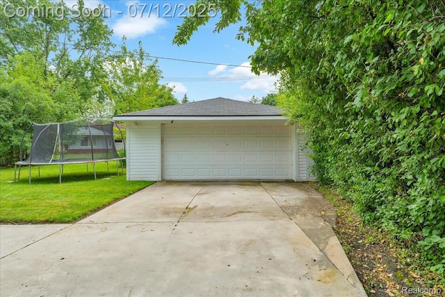 19425 Butternut Ln, Southfield, MI 48076 - detached garage featuring a trampoline