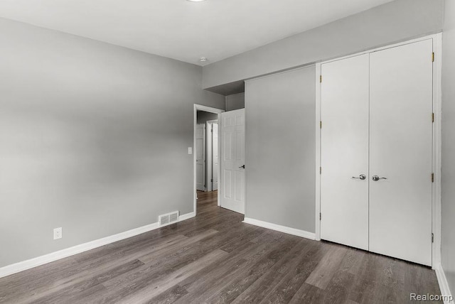 3818 Wisner St, Flint, MI 48504 - unfurnished bedroom with dark wood finished floors and a closet