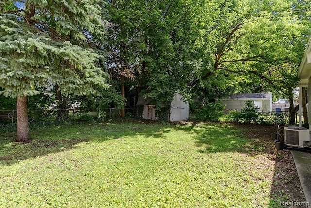 3818 Wisner St, Flint, MI 48504 - view of yard with a shed