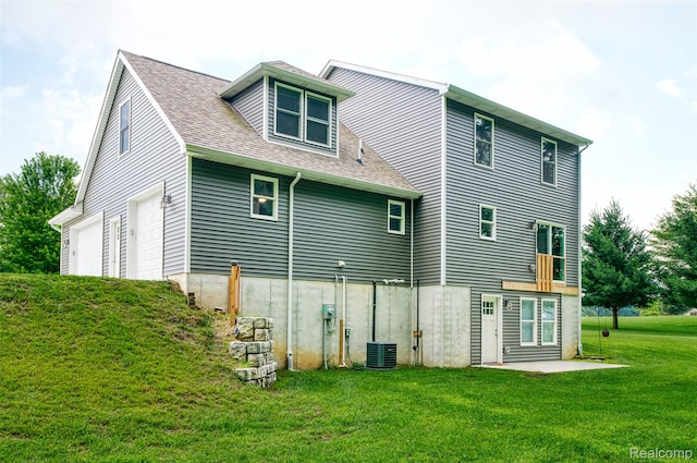 11879 Secluded Ridge Dr, Byron, MI 48418 - rear view of house featuring a yard, a garage, and a shingled roof