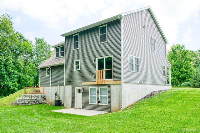 11879 Secluded Ridge Dr, Byron, MI 48418 - back of property featuring a lawn and a patio