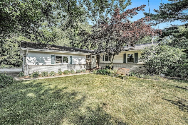 4649 Northview Ave NE, Grand Rapids, MI 49525 - single story home with brick siding and a front lawn