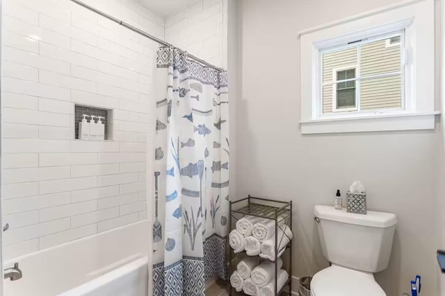 7229 Lakeview Ave, South Haven, MI 49090 - full bath with shower / tub combo and toilet
