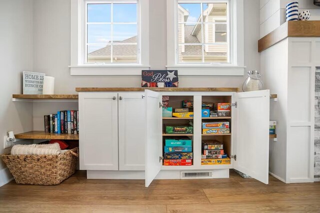7229 Lakeview Ave, South Haven, MI 49090 - view of pantry