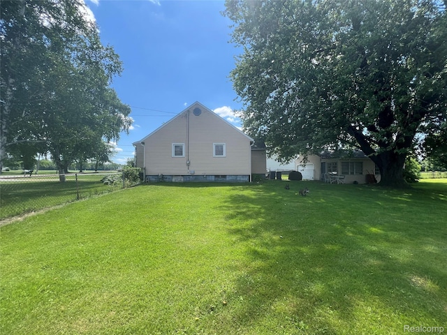 6860 Sheridan Rd, Saginaw, MI 48601 - view of side of property