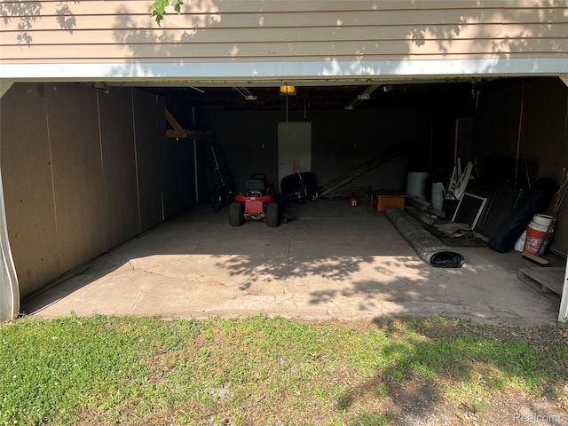 6860 Sheridan Rd, Saginaw, MI 48601 - view of garage