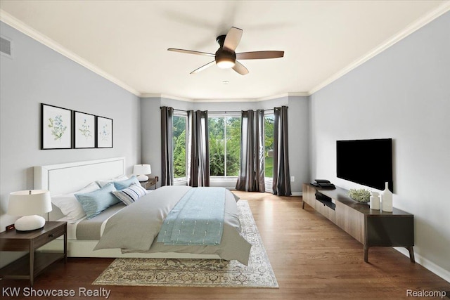 5152 Shenandoah Ct, West Bloomfield, MI 48323 - bedroom featuring crown molding, wood finished floors, and ceiling fan