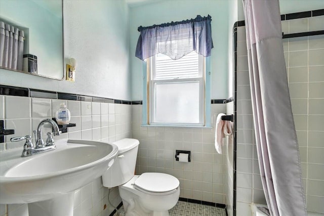 2251 Gardner Ave, Berkley, MI 48072 - full bathroom with tile walls, a tile shower, and wainscoting