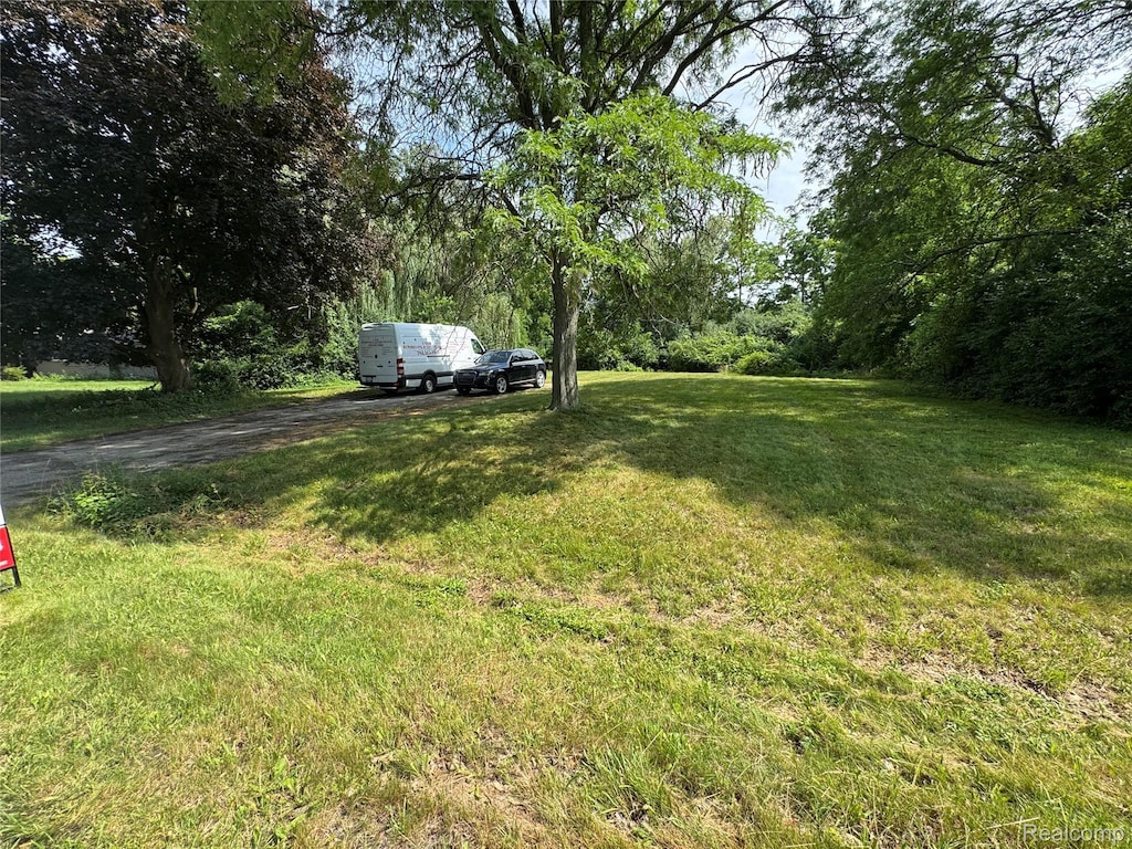3435 Devon Brook Dr, Bloomfield Hills, MI 48302