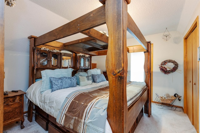 5370 N Lake Sanford Rd, Sanford, MI 48657 - bedroom with light colored carpet and a textured ceiling
