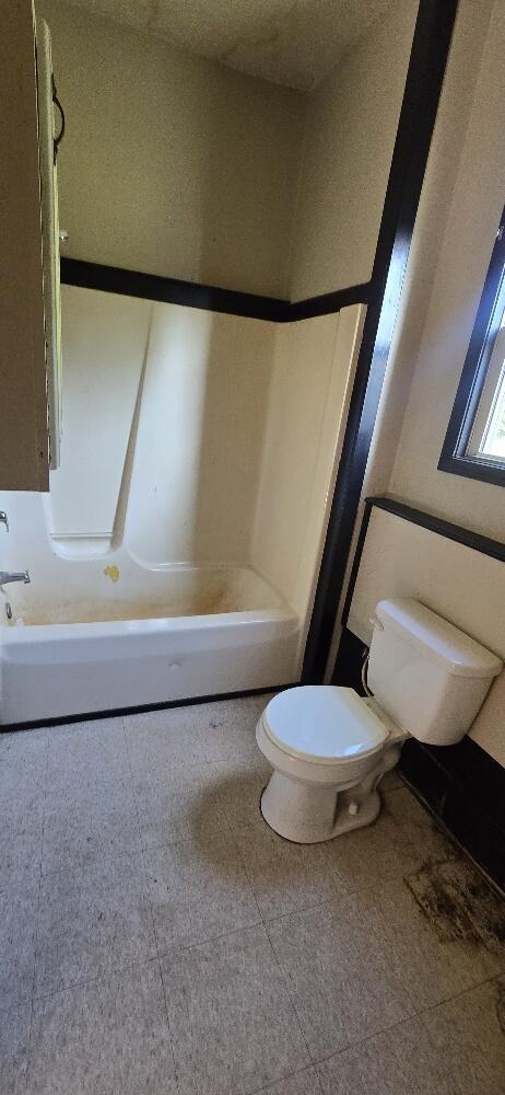4997 S Croton Hardy Dr, Newaygo, MI 49337 - bathroom featuring toilet and bathing tub / shower combination