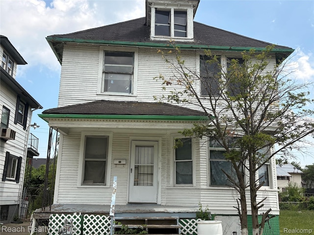 199 Waverly St, Highland Park, MI 48203 - traditional style home with a porch
