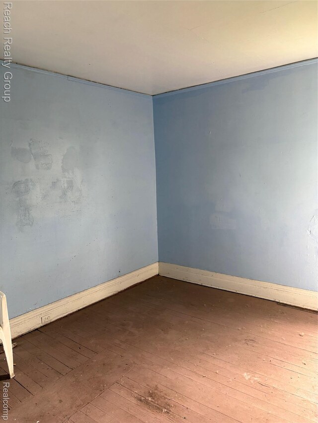 199 Waverly St, Highland Park, MI 48203 - unfurnished room featuring wood-type flooring and baseboards