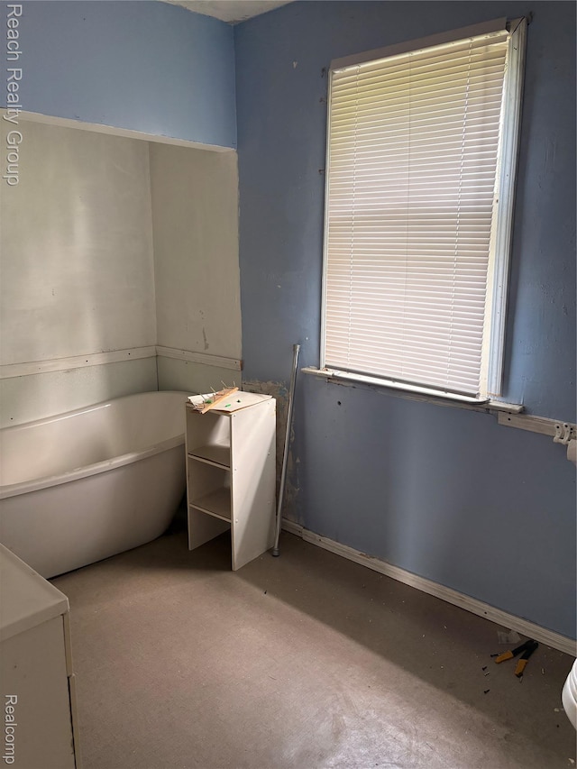 199 Waverly St, Highland Park, MI 48203 - bathroom with a freestanding bath and toilet