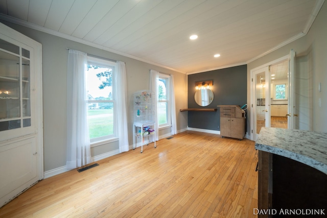 401 Erin Isle Ct, Holland, MI 49424 - kitchen featuring ornamental molding, recessed lighting, light wood-style floors, and light countertops