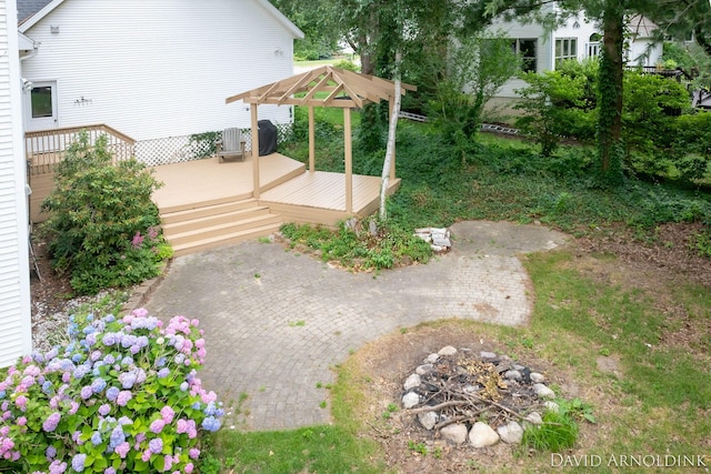 401 Erin Isle Ct, Holland, MI 49424 - view of yard with a deck
