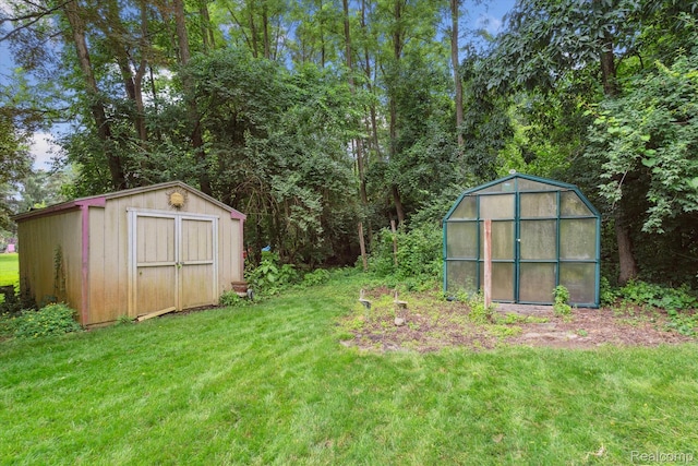 7740 Athlone Dr, Brighton, MI 48116 - view of grassy yard featuring a greenhouse and a shed