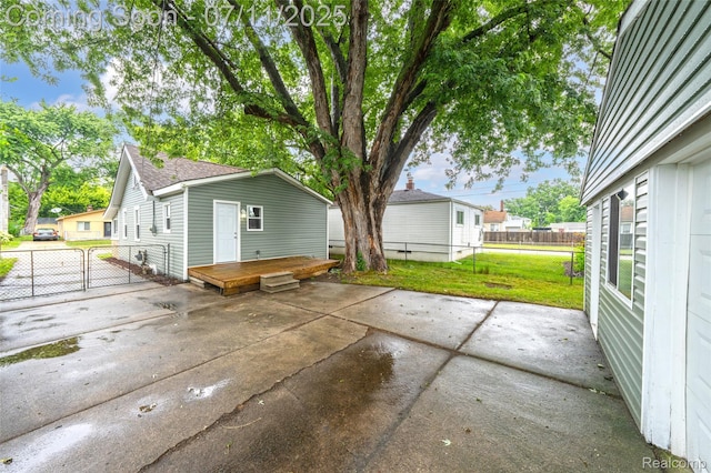 313 W Harwood Ave, Madison Heights, MI 48071 - view of patio / terrace featuring a gate