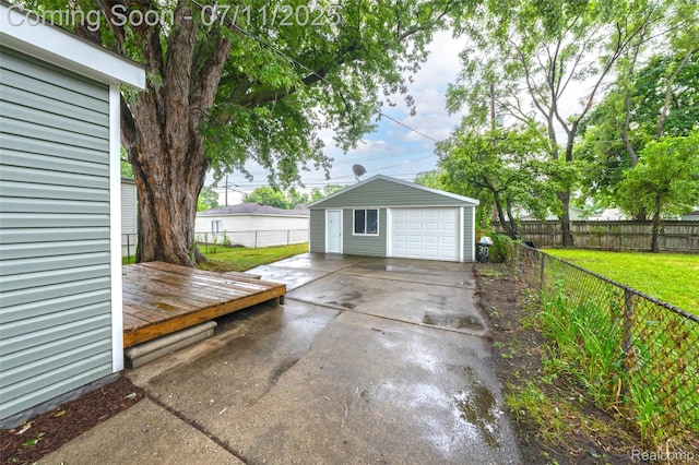 313 W Harwood Ave, Madison Heights, MI 48071 - fenced backyard with an outdoor structure, a detached garage, and driveway