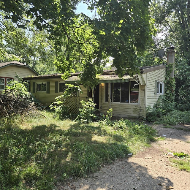 709 11th St, Three Rivers, MI 49093 - view of front of property with a chimney