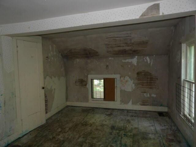209 E High St, Union City, MI 49094 - unfurnished room featuring healthy amount of natural light