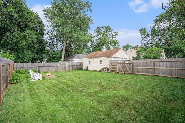 1805 Cambridge Dr, Kalamazoo, MI 49001 - fenced backyard with a fire pit and a gate