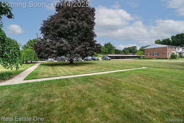 1097 Tienken Ct, Rochester Hills, MI 48306 - view of grassy yard