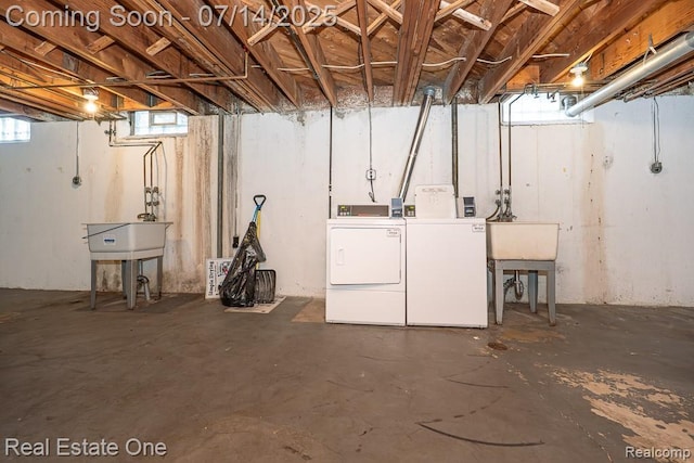 1097 Tienken Ct, Rochester Hills, MI 48306 - below grade area with washing machine and clothes dryer and a sink