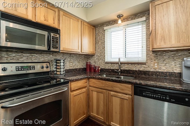 1097 Tienken Ct, Rochester Hills, MI 48306 - kitchen with stainless steel appliances, tasteful backsplash, and dark stone countertops