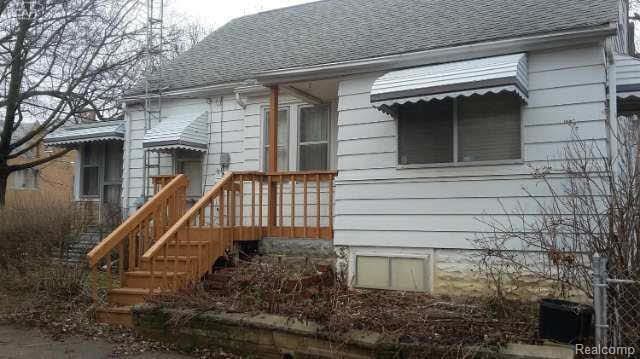 1702 Nebraska Ave, Flint, MI 48506 - view of side of property featuring a shingled roof