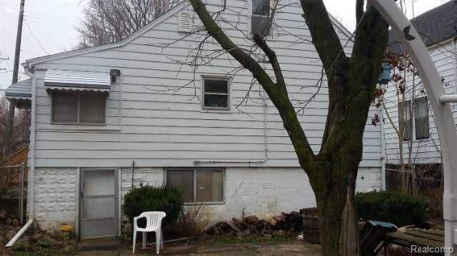 1702 Nebraska Ave, Flint, MI 48506 - rear view of property
