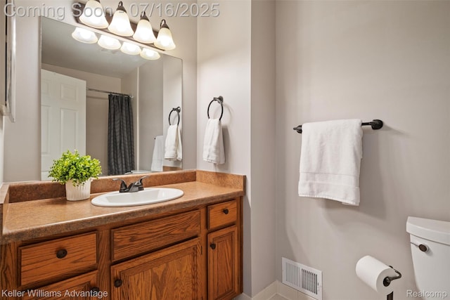 7741 Lake Ridge Dr, Commerce Twp, MI 48327 - full bathroom with vanity and curtained shower