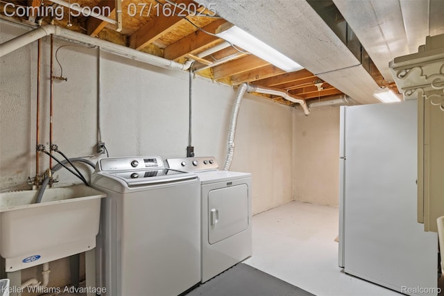 7741 Lake Ridge Dr, Commerce Twp, MI 48327 - laundry area featuring washer and clothes dryer