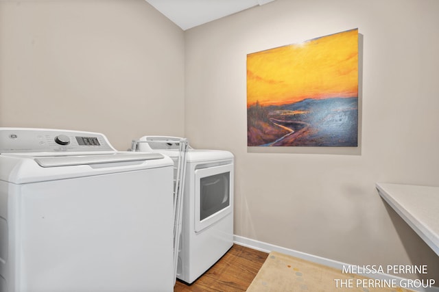 116 Loch Lomond Ave NE, Grand Rapids, MI 49546 - laundry area featuring independent washer and dryer and wood finished floors