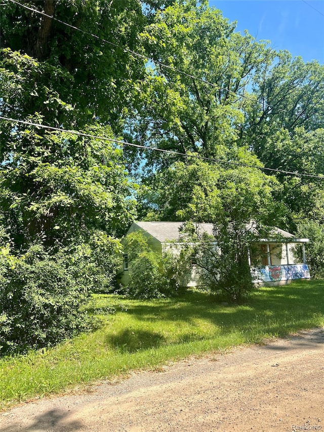 1395 W Yale Ave, Mount Morris, MI 48505 - photo 3