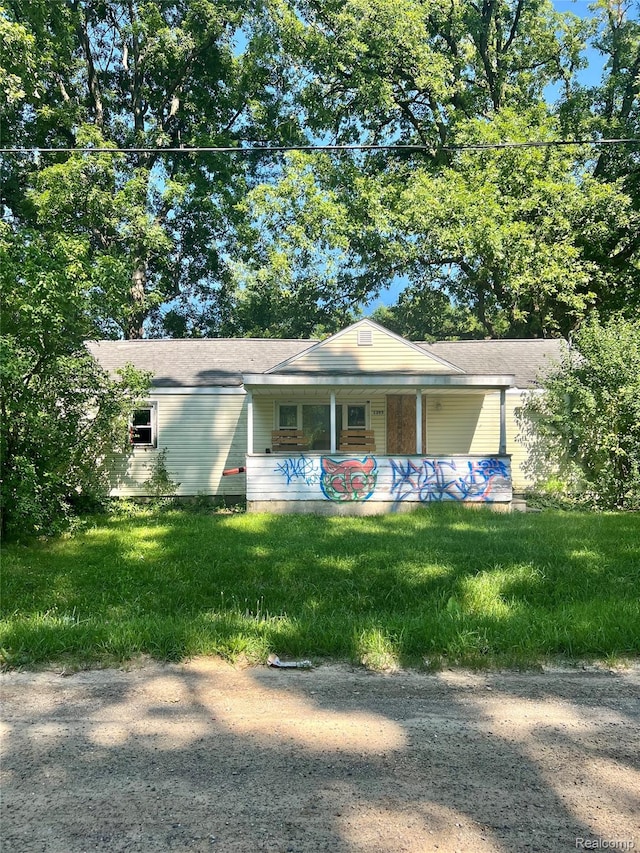 1395 W Yale Ave, Mount Morris, MI 48505 - photo 1