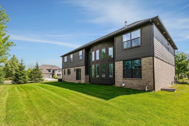 3909 Sandpiper Dr, Troy, MI 48083 - back of property featuring brick siding and a yard