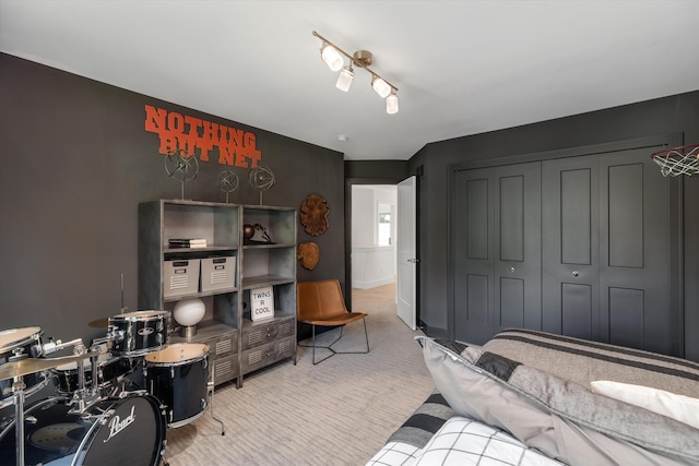 3909 Sandpiper Dr, Troy, MI 48083 - bedroom with a closet and carpet floors