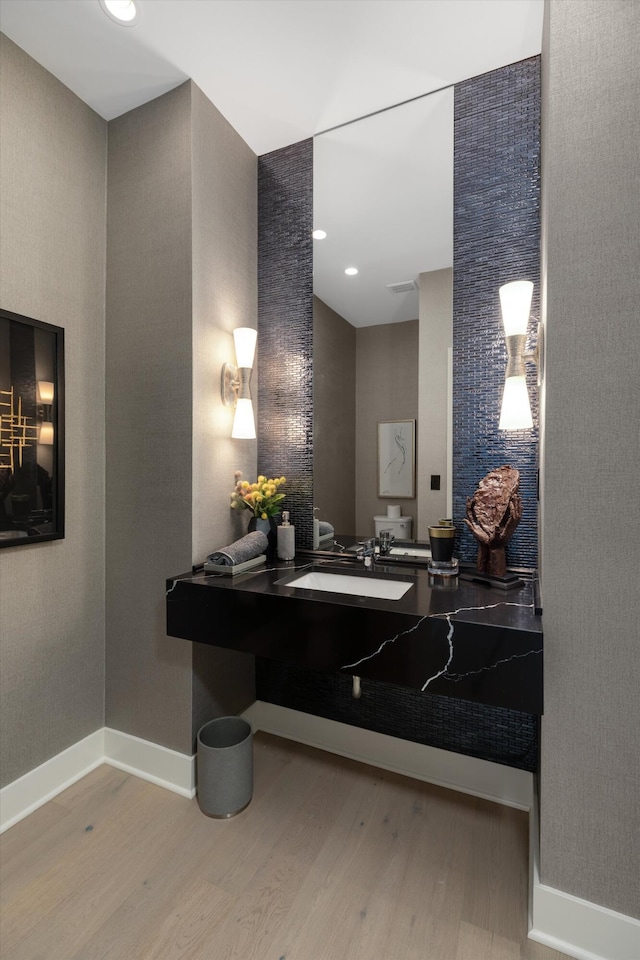 3909 Sandpiper Dr, Troy, MI 48083 - bathroom featuring wood finished floors, vanity, and recessed lighting