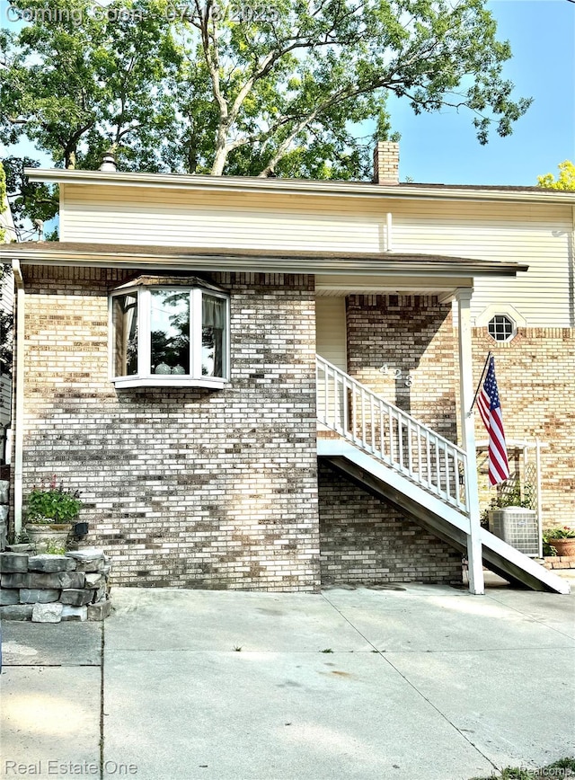 423 Shady Oaks St, Lake Orion, MI 48362 - photo 1